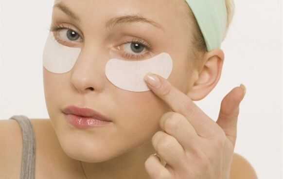 使用补丁使眼睛周围的皮肤恢复活力
