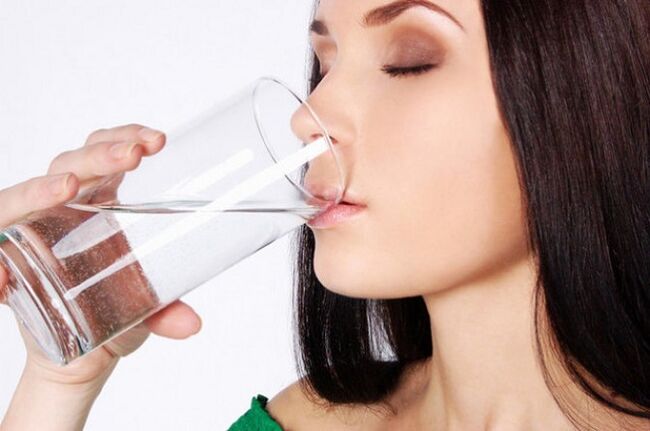 喝水使皮肤恢复活力